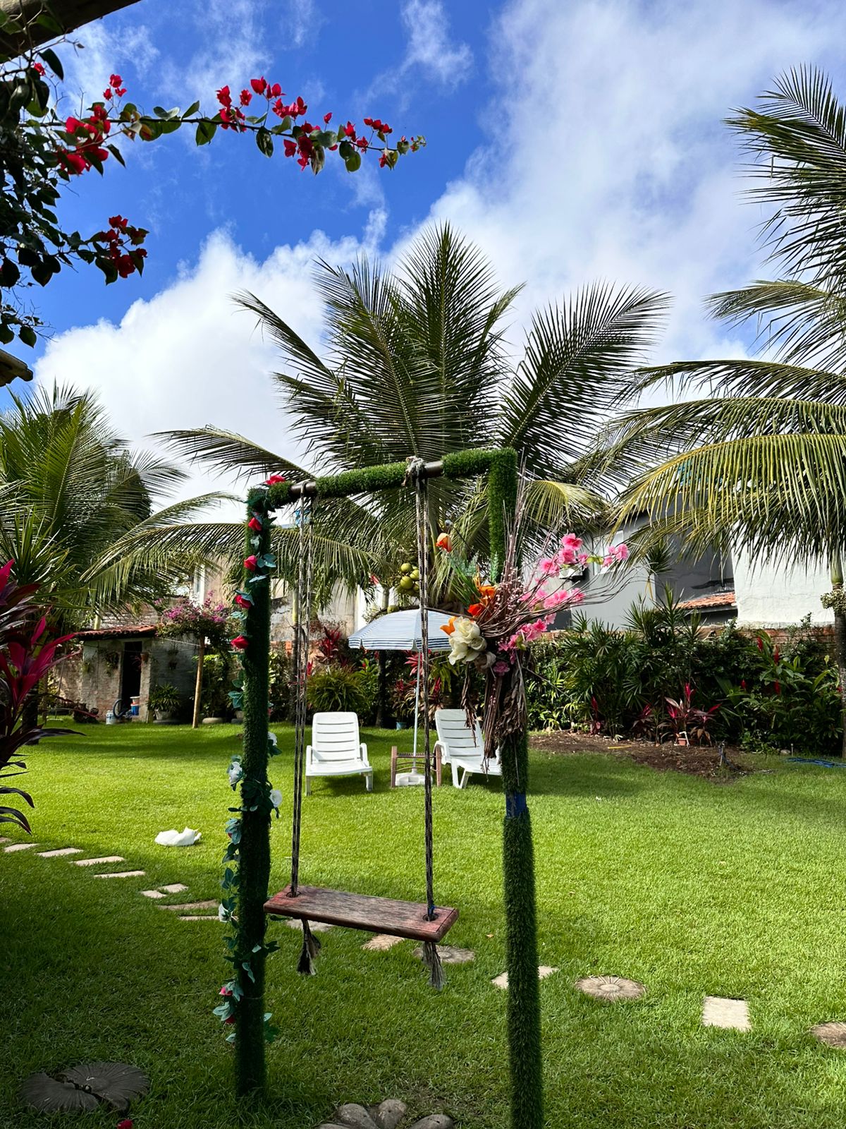 Balanço decorativo no jardim